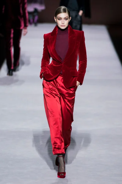 Look 10